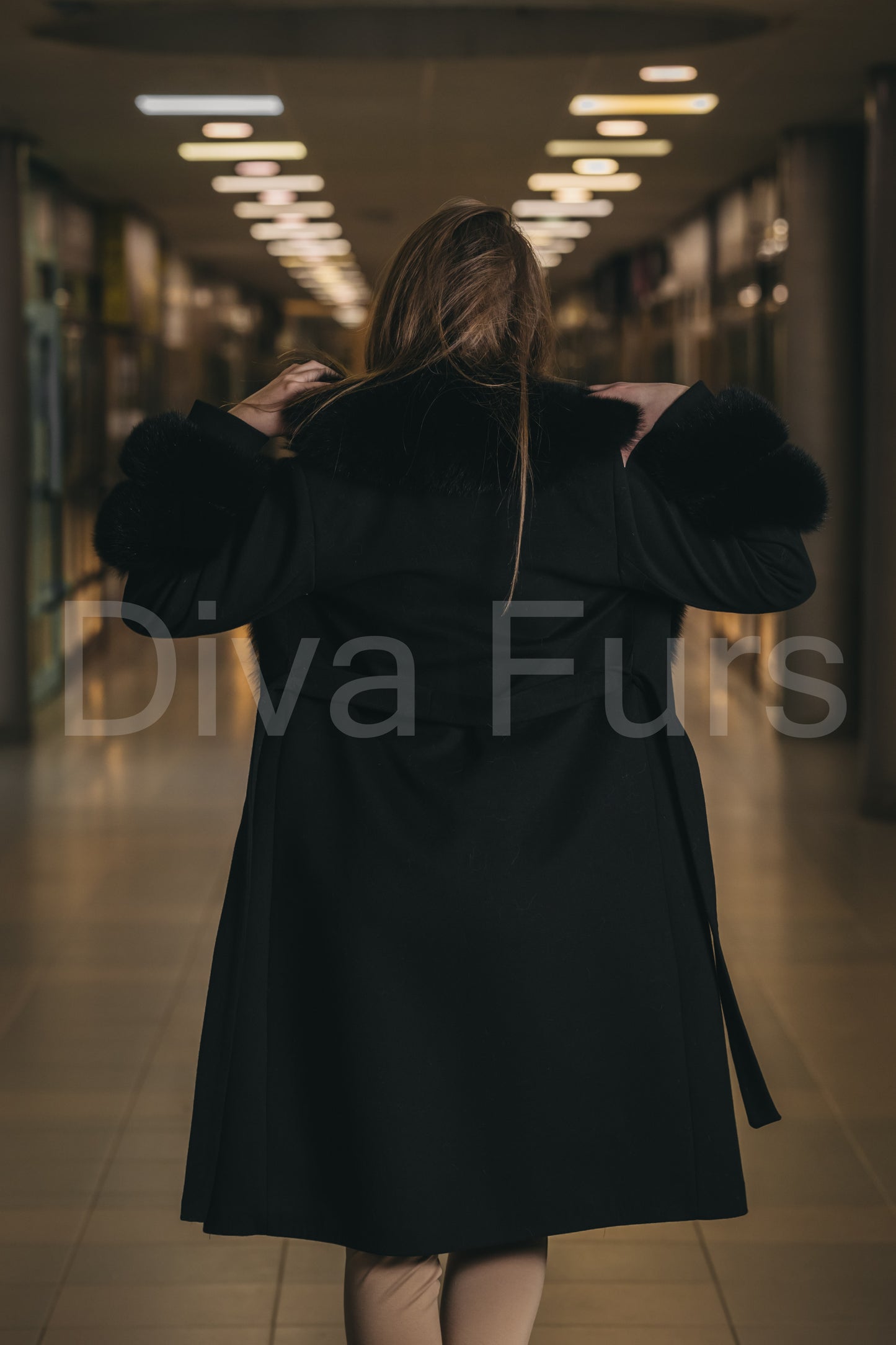 Crni kaput sa krznom