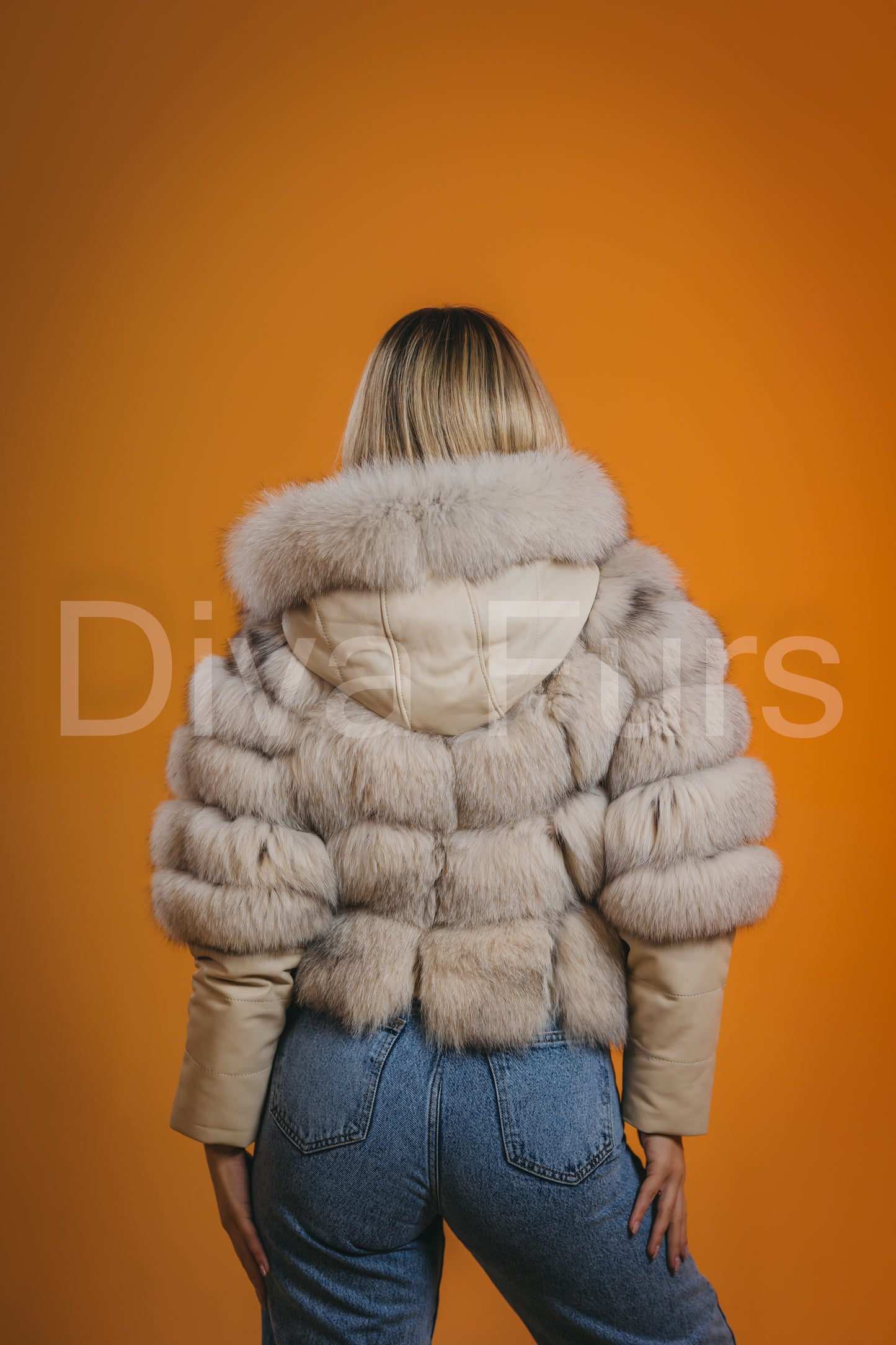 Bež bunda sa kapuljačom