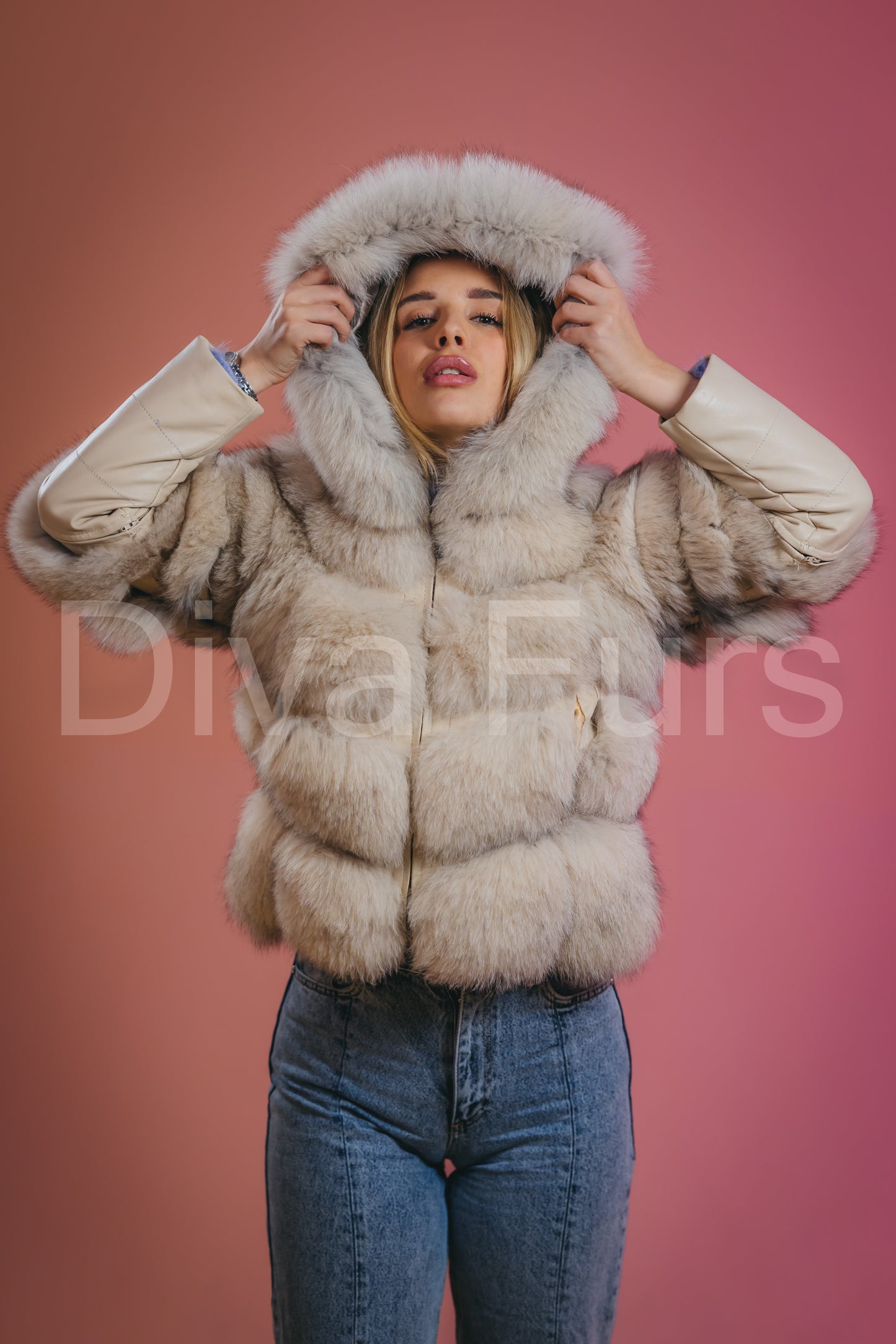 Bež bunda sa kapuljačom