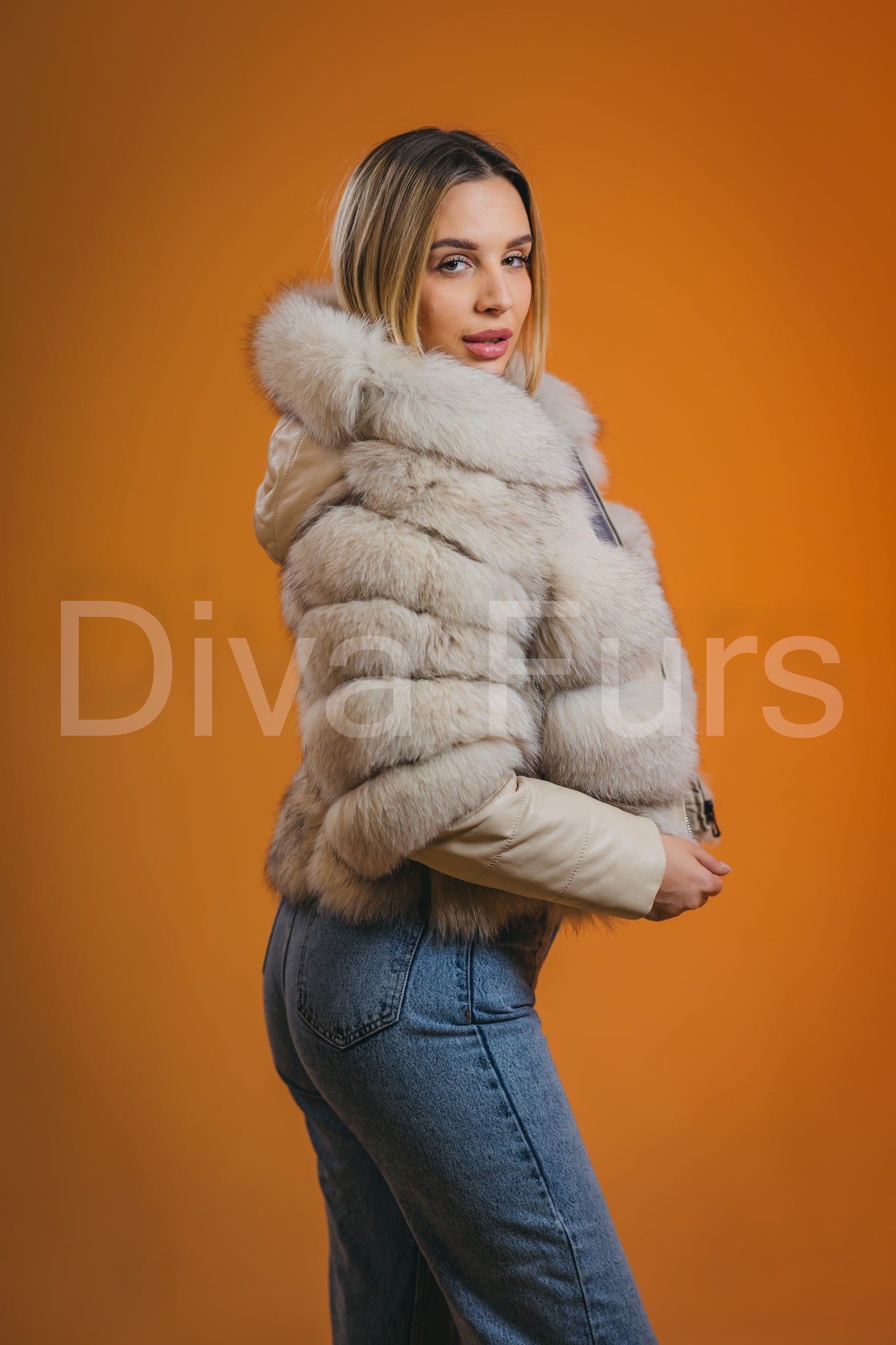 Bež bunda sa kapuljačom