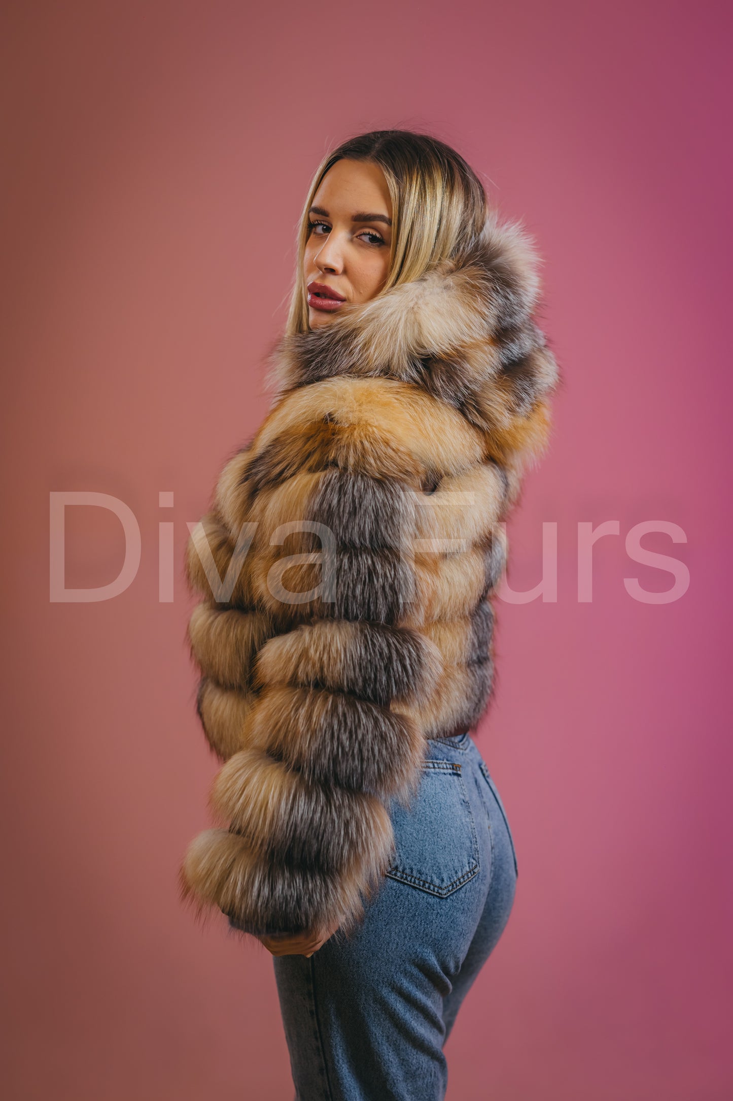 Braon šarena bunda sa kapuljačom